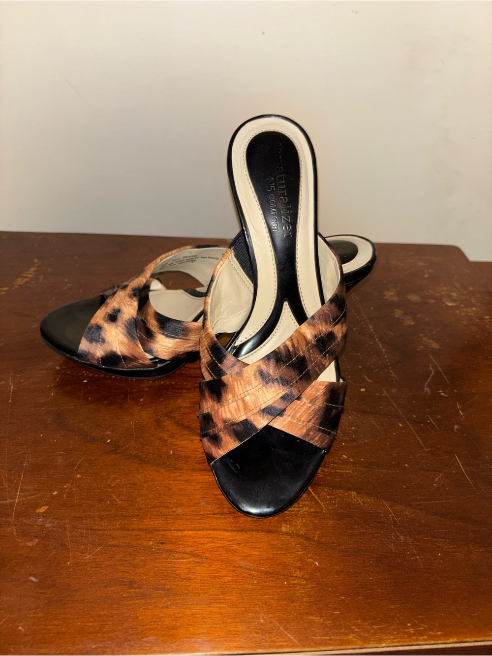 SIZE 5.5M NATURALIZER Leopard Print Cross-Strap Women's Slide Sandals - Black